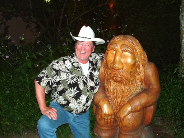Whippls stops by to chat with his gnome friend